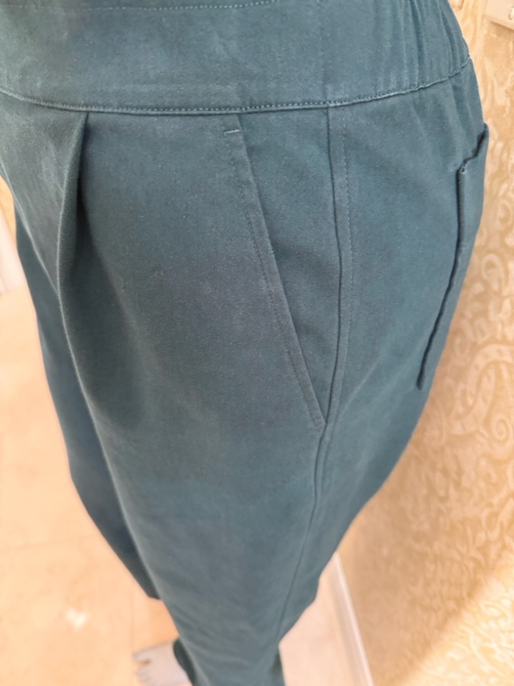 Alo Yoga Road Trip Trouser in Midnight Green. Size L - Picture 6 of 7